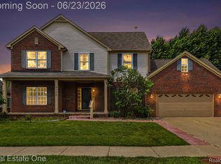 2106 Cattail Cir, Rochester Hills, MI 48309