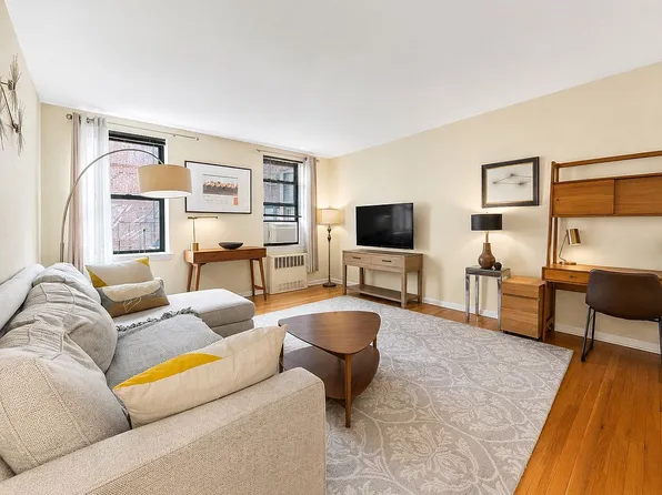 302 96th St APT 4G, Brooklyn, NY 11209