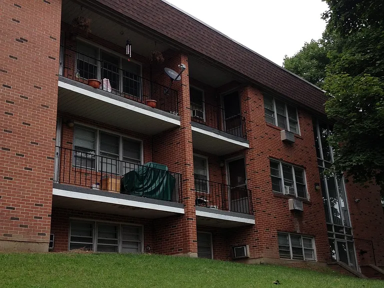 40 Highland Ave — Photo 4