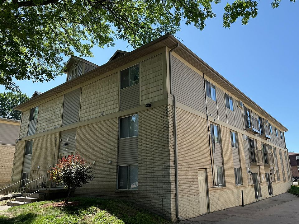 1st image of 923 E College St #2S