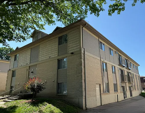 923 E College St Photo 1