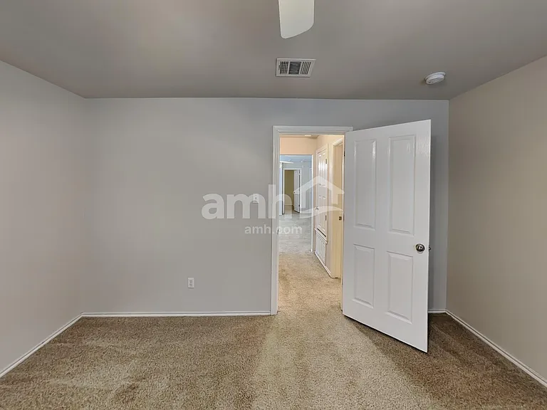 212 Hereford St — Photo 23