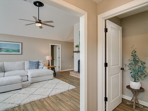 4th image of 1902 White Pine Drive