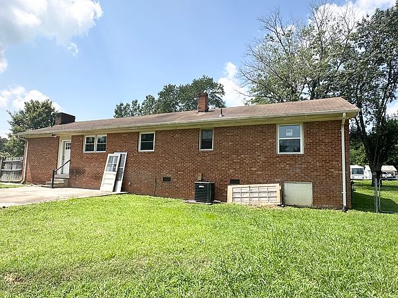 3rd image of 2204 Long Dairy Rd