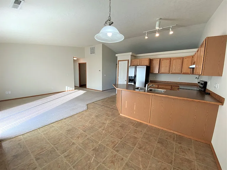 8004 Chehalis Dr — Photo 8