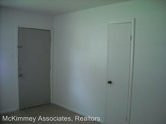 2nd image of 1404 S Bailey St