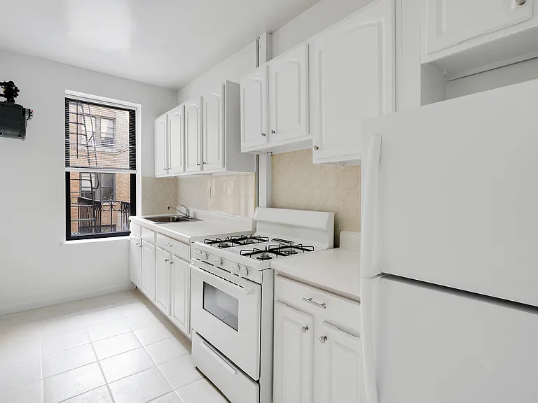 628 W 151st St #3J — Photo 2