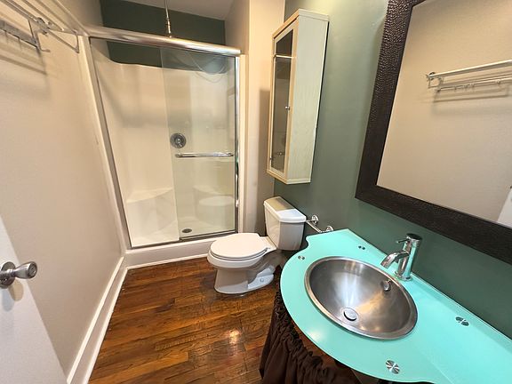 4th image of 321 S Flores St #106