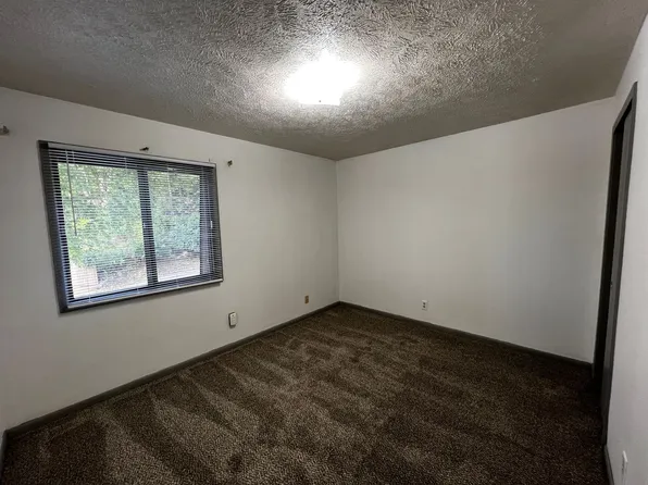 Q, 147 Baughn St APT 4, Council Bluffs, IA 51503