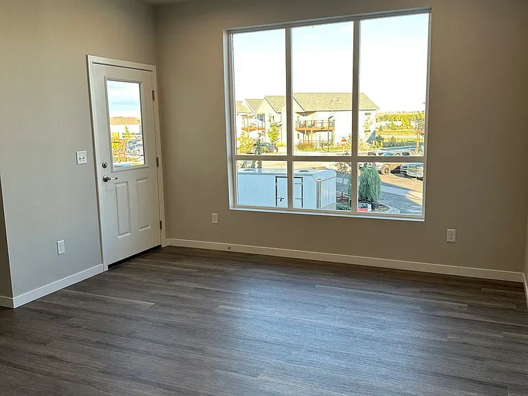 1910 Howling Moon Way #B — Photo 11
