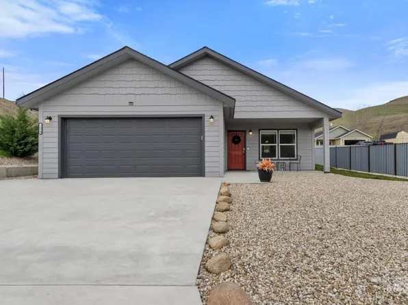 109 3rd Street Cir #B, Horseshoe Bend, ID 83629
