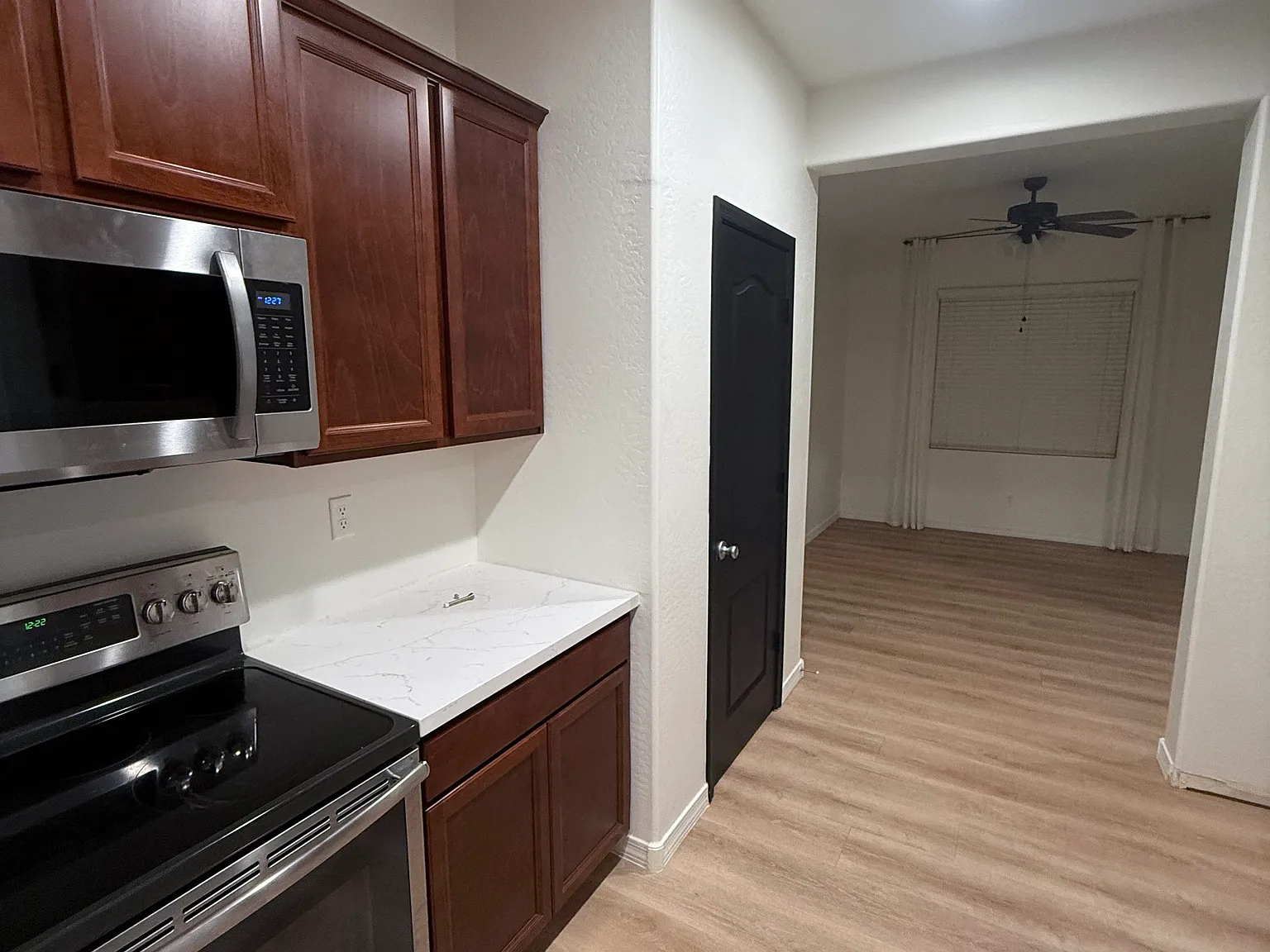 24453 W Sheraton Ln — Photo 4