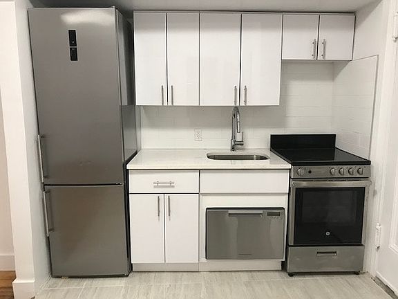 5th image of 444 W 48th St APT 3A