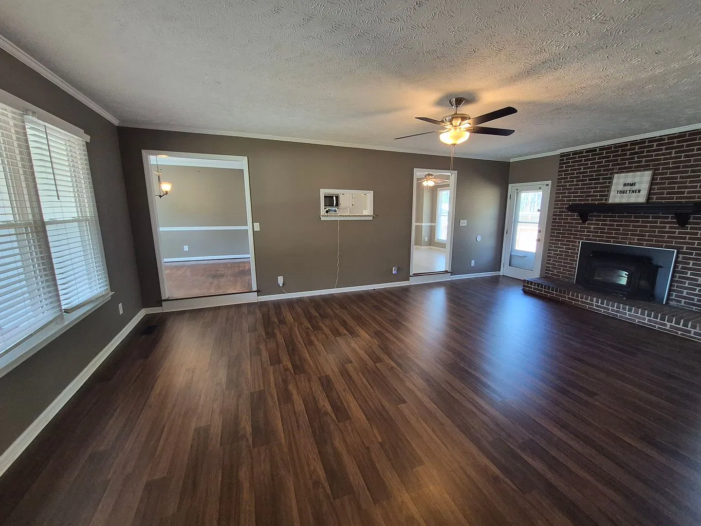 New Listing- 3 Bedroom, 2 Bath, Bonus Room - Country Living, Close To Ft. Bragg — Photo 4