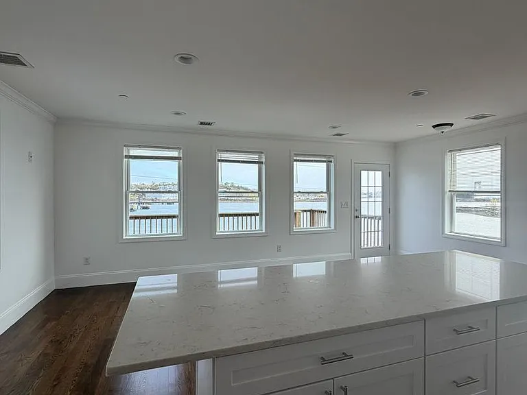 Crescent 375 Investment LLC — Photo 7