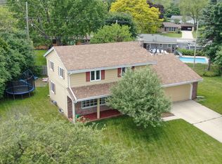 W173N8941 Roosevelt Dr, Menomonee Falls, WI 53051