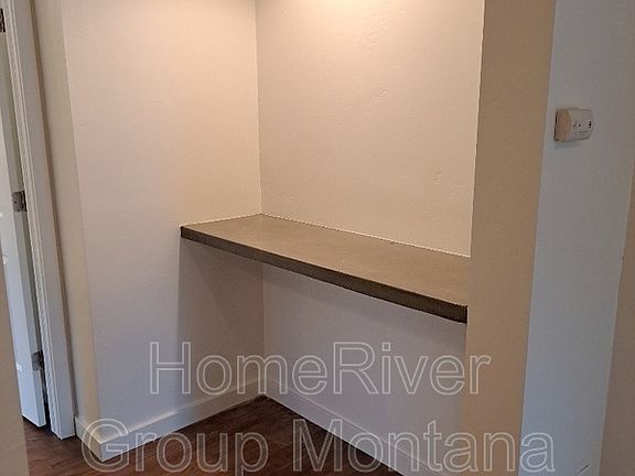 3rd image of 1020 Worden Ave
