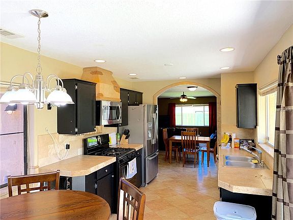 3rd image of 422 Sonesta Ct