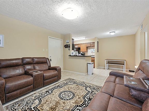 5th image of 904 University Oaks #73