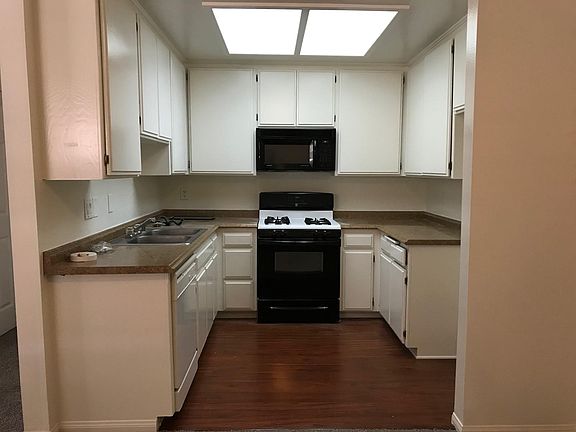 3rd image of 11126 Riverside Dr #108