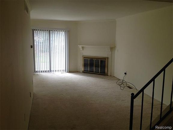 3rd image of 28537 Regent Ct S