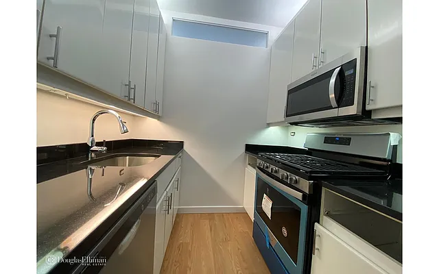 Sold by Douglas Elliman | media 10