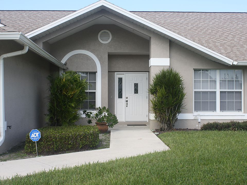 Welcome to  3/2/2 2,056 sqft