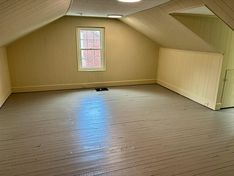 402 Pine St — Photo 8