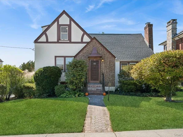 10 Oakland Avenue, Yonkers, NY 10710