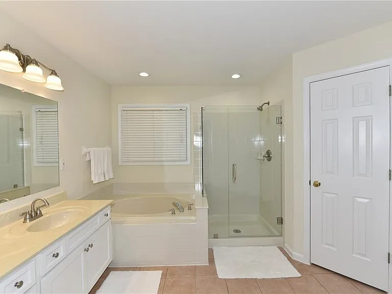 2515 Spring Grove Ct — Photo 21