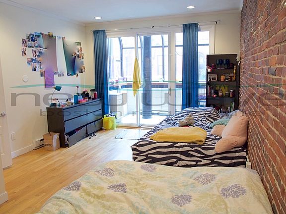 2nd image of 20 Symphony Rd APT 5