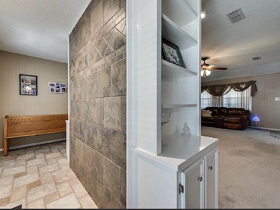 3rd image of 4103 Dawn Cir