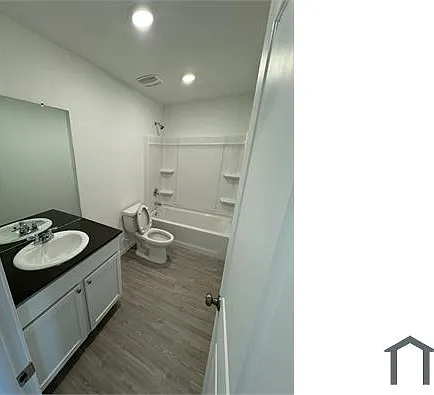 5 bed, 1880 sqft, $2,900 — Photo 4