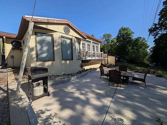 2nd image of 8135 Forest Rd