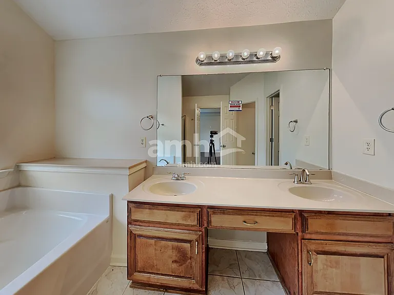 389 Sunderland Way — Photo 12