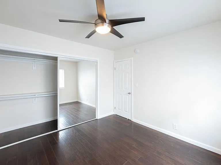 1222 W 39th St #16 — Photo 8