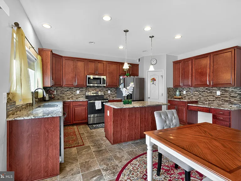 27 Wellington Ave — Photo 12