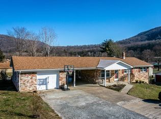 463 Winding Way, Covington, VA 24426