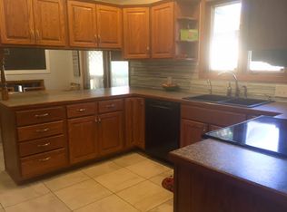 3327 Nutmeg Ln, Hutchinson, KS 67502