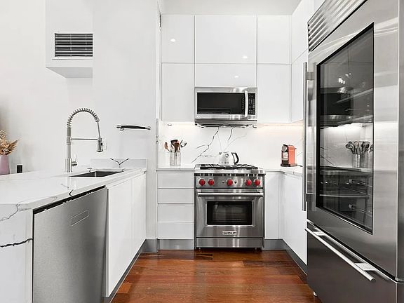 4th image of 472 Broadway #Penthouse