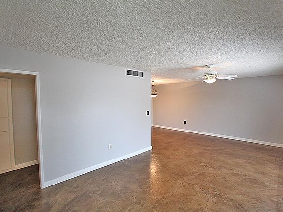 4th image of 9331 W Arrowhead Dr