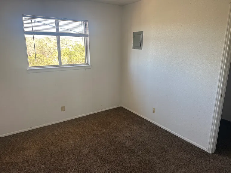 803 E Hill Ave — Photo 6