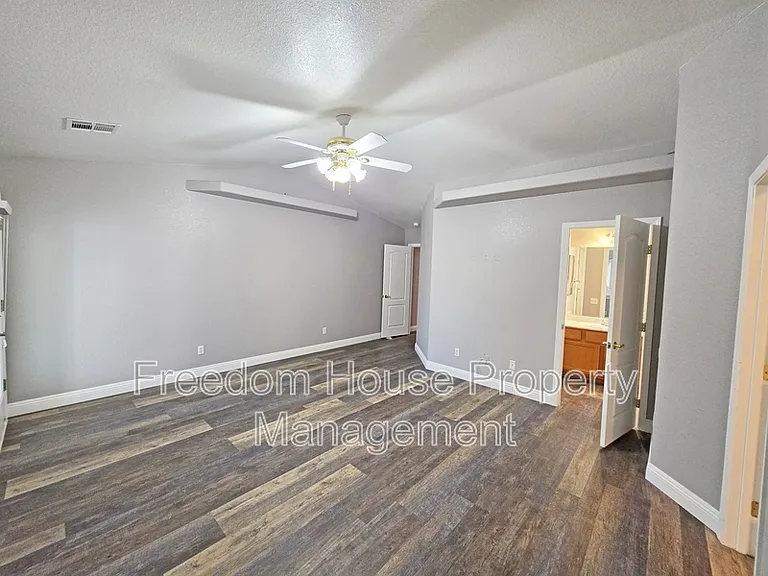 3630 E Vineyard Dr N — Photo 31