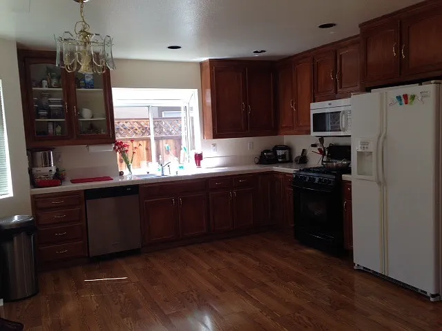 282 Jurgens Dr — Photo 2