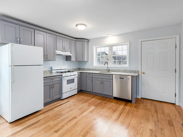 45 Harvard St #45 — Photo 6