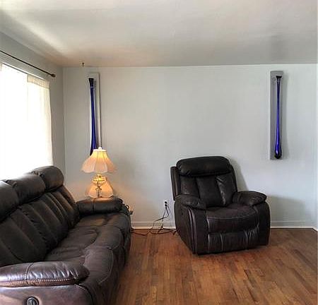 3rd image of 530 Horning St