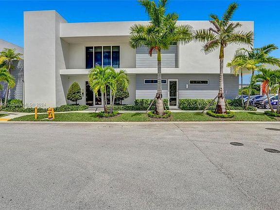 3rd image of 10271 NW 72nd St #10271