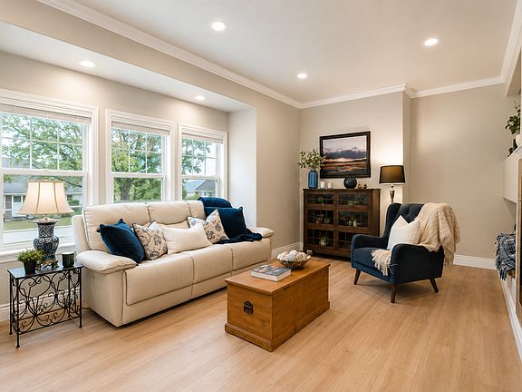 4th image of 896 S Crescent Dr
