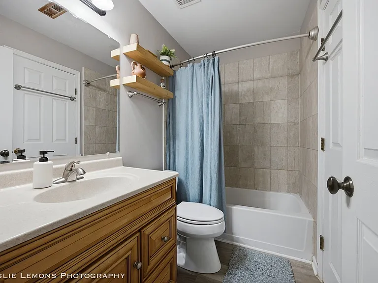 446 Valley Dr #201 — Photo 9