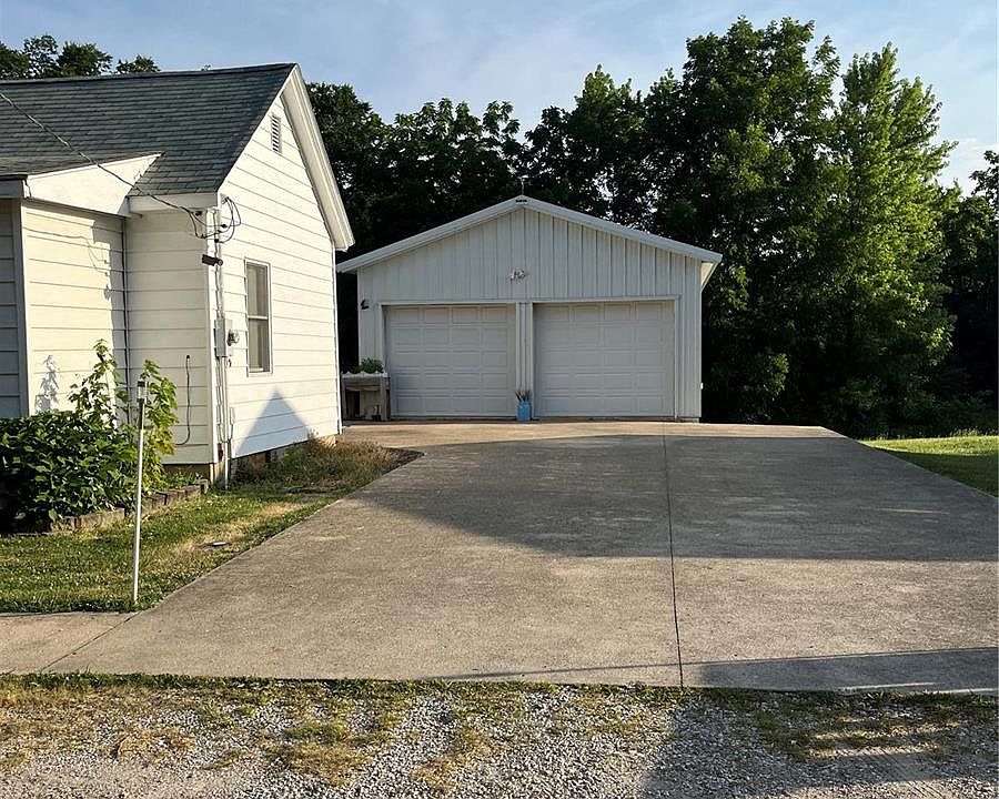 2nd image of 609 Lee St